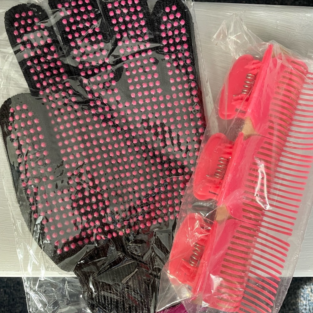 Curling mitt and roller clips